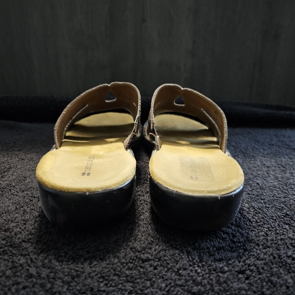 *Naturalizer Sandals* - Picture 7 of 12